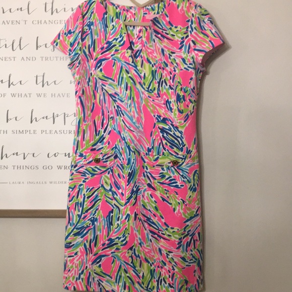 Lilly Pulitzer Dresses & Skirts - EUC Lilly Pulitzer Pink Faux Button Dress